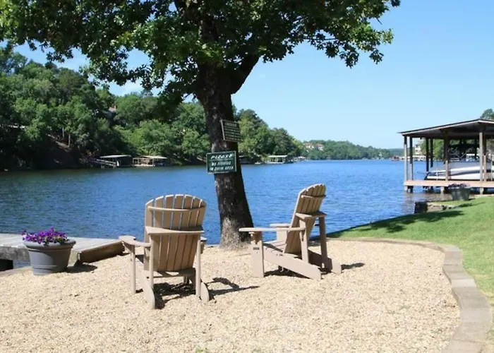 #09 - Large Lakeview One Bedroom- Pet Friendly