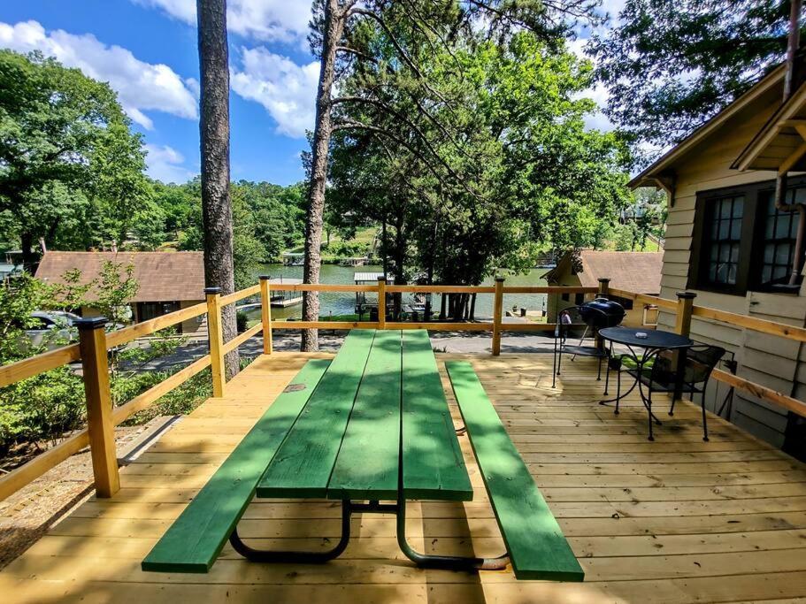 #09 - Large Lakeview One Bedroom- Pet Friendly Hot Springs