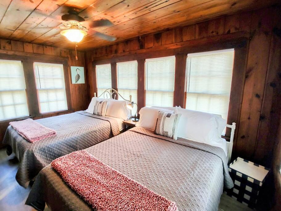 #09 - Large Lakeview One Bedroom- Pet Friendly Holiday home Hot Springs