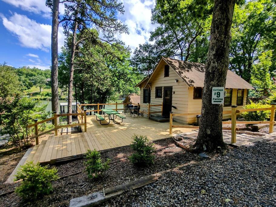 Holiday home #09 - Large Lakeview One Bedroom- Pet Friendly