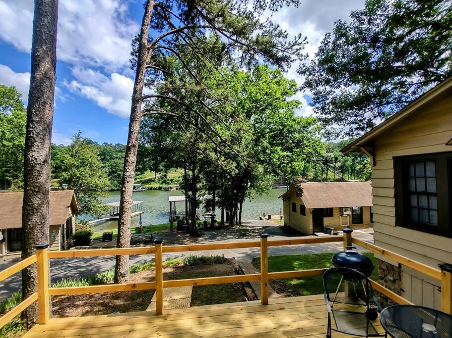 Holiday home #09 - Large Lakeview One Bedroom- Pet Friendly *