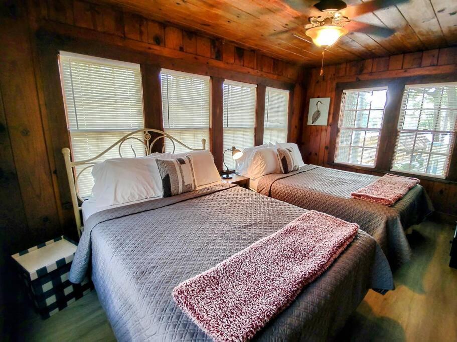 Holiday home #09 - Large Lakeview One Bedroom- Pet Friendly *
