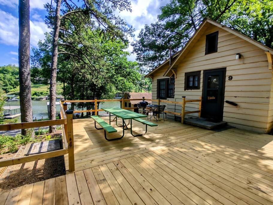 Holiday home #09 - Large Lakeview One Bedroom- Pet Friendly