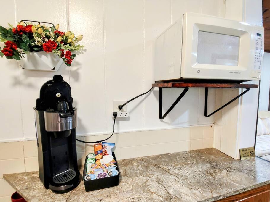 #09 - Large Lakeview One Bedroom- Pet Friendly * Hot Springs