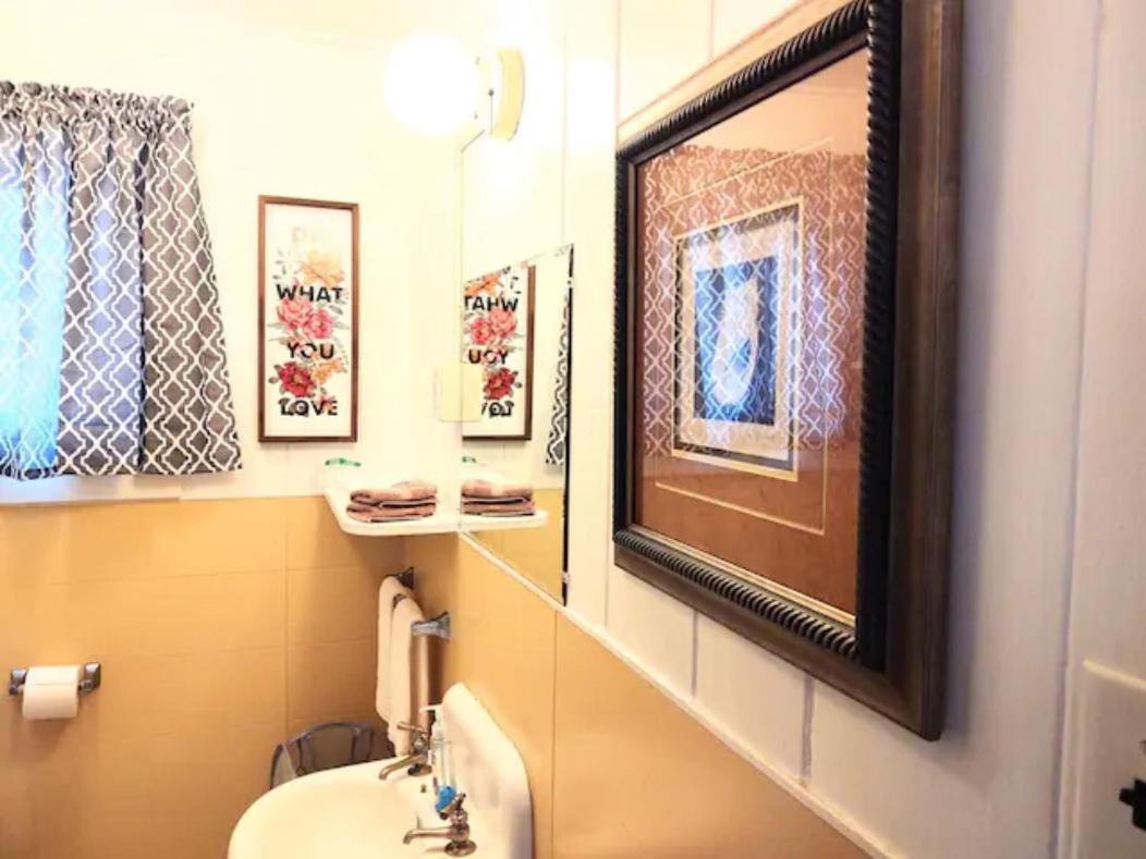 Holiday home #09 - Large Lakeview One Bedroom- Pet Friendly *